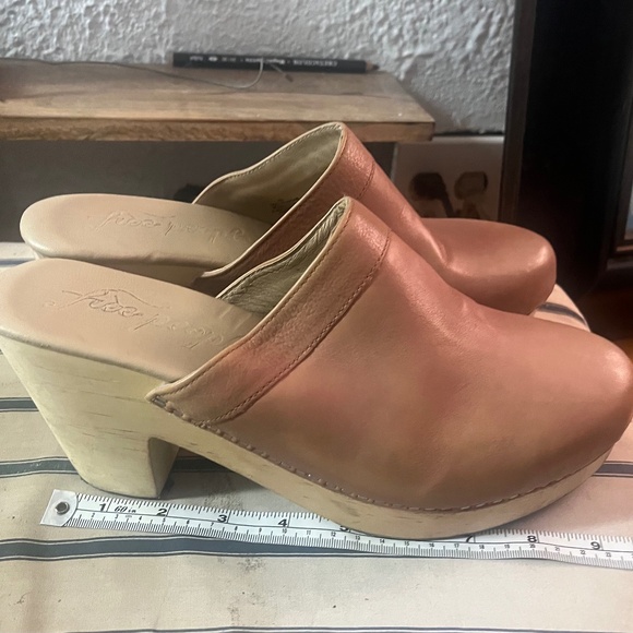 Free People Shoes - Free People clog size 10/40 9.5 beige pinkish leather wood sole
